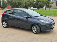 Usado Ford Fiesta Sport 90 CV (66 kW) 2009 Gris / plata Berlina
