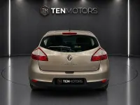 Usado Renault Mégane III Expression 90 CV (66 kW) 2013 Gris / plata Berlina