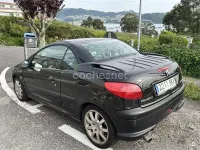 Usado Peugeot 206 138 CV (101 kW) 2001 Negro Descapotable