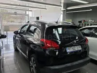 Usado Peugeot 2008 Allure 120 CV (88 kW) 2015 Negro SUV