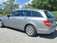 Usado Mercedes C200 136 CV (100 kW) 2011 Gris Familiar