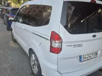 Usado Ford Tourneo Courier Trend 102 CV (75 kW) 2017 Blanco Monovolumen
