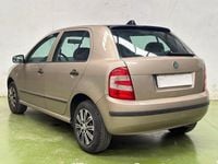 Usado Skoda Fabia 64 HP (47 kW) 2006 Castanho Sedan