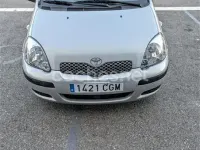 Usado Toyota Yaris T3 87 CV (63 kW) 2003 Blanco Berlina