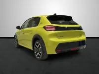 Usado Peugeot e-208 Allure 114 kW (156 CV) 2024 Amarillo Utilitario
