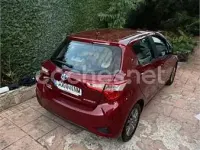 Usado Toyota Yaris Hybrid Advance 100 CV (73 kW) 2018 Granate Berlina