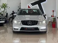Usado Mercedes E200 Avantgarde 136 CV (100 kW) 2009 Gris / plata Berlina