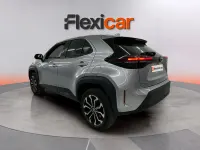 Usado Toyota Yaris Active 116 CV (85 kW) 2022 Gris Utilitario