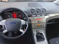 Usado Ford Galaxy Ghia 130 CV (95 kW) 2007 Negro Monovolumen