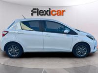 Usado Toyota Yaris Hybrid Active 100 CV (73 kW) 2020 Blanco Utilitario