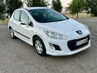 Usado Peugeot 308 Active 92 CV (67 kW) 2013 Blanco Berlina