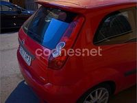 Usado Ford Fiesta Futura 90 CV (66 kW) 2008 Rojo Utilitario