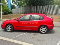 Usado Seat Leon 105 CV (77 kW) 2002 Rojo Utilitario
