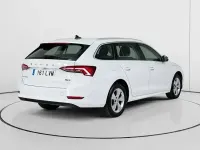 Usado Skoda Octavia Ambition 110 CV (80 kW) 2021 Blanco Familiar