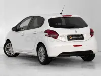 Usado Peugeot 208 Signature Sky 99 CV (72 kW) 2019 Blanco Utilitario