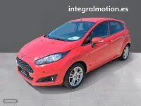 Usado Ford Fiesta Trend 100 CV (73 kW) 2016 Rojo Utilitario