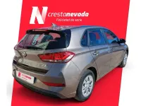 Usado Hyundai i30 110 CV (80 kW) 2021 Gris / plata Berlina
