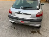 Usado Peugeot 206 70 CV (51 kW) 2001 Gris / plata Berlina