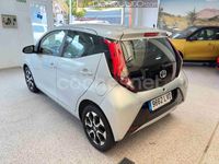 Usado Toyota Aygo x-style 72 CV (52 kW) 2022 Gris / plata Utilitario