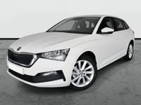 Usado Skoda Scala Ambition 110 CV (80 kW) 2023 Blanco candy Utilitario