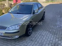 Usado Ford Mondeo Futura 130 CV (95 kW) 2006 Beige Berlina