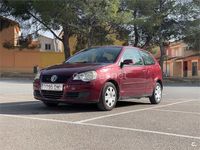 Usado VW Polo Advance 70 CV (51 kW) 2005 Granate Berlina