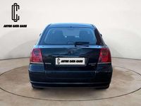 Usado Toyota Avensis Sol 116 CV (85 kW) 2003 Negro Berlina