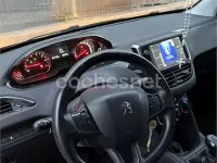 Usado Peugeot 208 Active 82 CV (60 kW) 2012 Rojo Utilitario