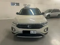 Usado VW T-Roc Life 110 CV (80 kW) 2022 Beige SUV