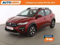 Usado Dacia Sandero Comfort 91 CV (66 kW) 2022 Rojo Utilitario
