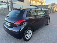 Usado Peugeot 208 Style 82 CV (60 kW) 2015 Negro Utilitario