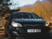 Usado Opel Astra Cosmo 140 CV (102 kW) 2010 Negro Berlina