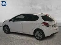 Usado Peugeot 208 Signature Sky 83 CV (61 kW) 2019 Blanco Utilitario