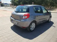 Usado Renault Clio IV Dynamique 90 CV (66 kW) 2012 Gris / plata Berlina