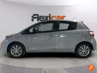 Usado Toyota Yaris Hybrid Active 100 CV (73 kW) 2018 Gris Utilitario