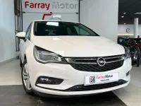 Usado Opel Astra Selective 110 CV (80 kW) 2018 Blanco Familiar