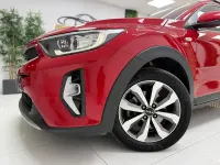 Usado Kia Stonic 100 CV (73 kW) 2021 Rojo SUV