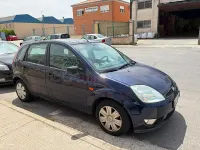 Usado Ford Fiesta Trend 80 CV (58 kW) 2003 Azul Utilitario