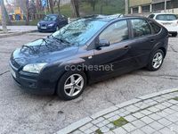 Usado Ford Focus Trend 90 CV (66 kW) 2006 Gris / plata Berlina