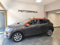 Usado Kia Stonic 120 CV (88 kW) 2018 Gris / plata SUV