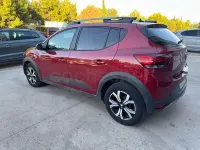 Usado Dacia Sandero Essentiel 91 CV (66 kW) 2021 Granate Berlina
