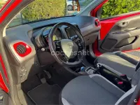 Usado Toyota Aygo X-play 72 CV (52 kW) 2021 Rojo Utilitario