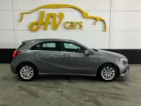 Usado Mercedes A180 Urban 109 CV (80 kW) 2015 Gris / plata Utilitario