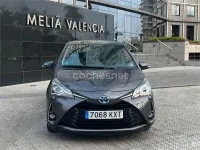 Usado Toyota Yaris Hybrid Active 100 CV (73 kW) 2019 Negro Berlina