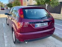 Usado Ford Focus Trend 90 CV (66 kW) 2000 Granate Berlina