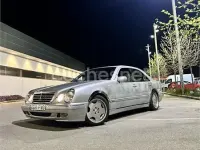 Usado Mercedes E320 Avantgarde 197 CV (144 kW) 2000 Gris / plata Berlina