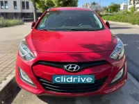 Usado Hyundai i30 110 CV (80 kW) 2012 Rojo Familiar