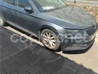 Usado Skoda Superb Active 150 CV (110 kW) 2018 Gris / plata Berlina