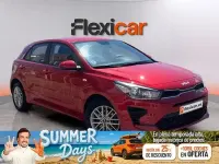 Usado Kia Rio 100 CV (73 kW) 2021 Rojo Berlina