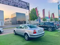 Usado VW Passat Comfortline 130 CV (95 kW) 2002 Gris / plata Berlina
